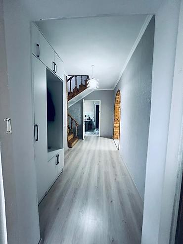 Продажа коттеджей и домов: Продаётся двухэтажный жилой дом с закрытым двором и просторной крытой — 12