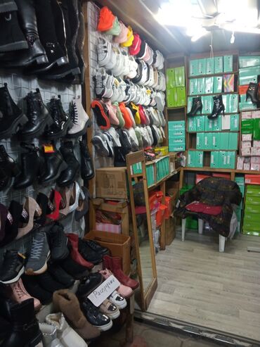 швейные обувные машинки: Продаю Торговый контейнер, С местом