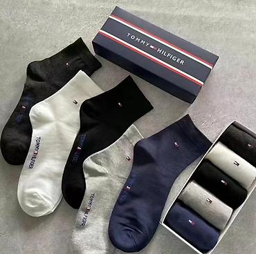 tommy sinny: Мужские тонкие спортивные носки бренда Tommy Hilfiger, в упаковке — 3