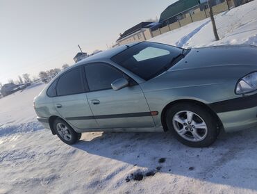 Toyota: Toyota Avensis: 2001 г., 1.8 л, Механика, Бензин, Хэтчбэк