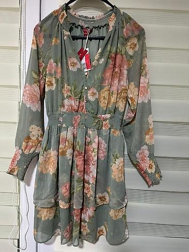 dhgate balenciaga triple s: Lepršava ženska haljina s cvetnim printom - Brend: Guess (etikete — 1