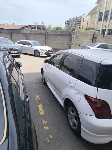 купить бу электромобиль из китая: Toyota ist: 2002 г., 1.5 л, Автоматические, Бензин