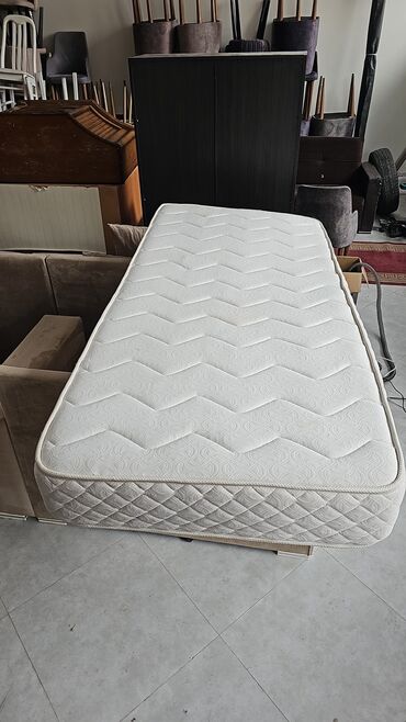 Masa və oturacaq dəstləri: Matras. Qiymet 50 azn. 10 ededden cox alana 1 ededi 35 azn. Unvan