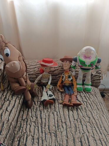 Игрушки: Toy Story fiqur dəsti - 4 oyuncağın komplekti: Bullseye atı, Jessie