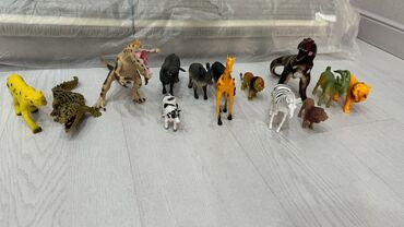 игрушки динозавра: Животные все как новенькие. Отдам все вместе за 1000 один динозавр