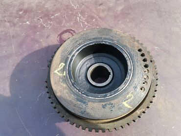 Auto delovi: Donja remenica Lada 21214i Niva br.2. Polovno, očuvano. Skinuto sa — 8