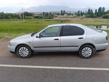 машина японский: Автомобиль Nissan Primera, седан серебристого цвета, оснащенный