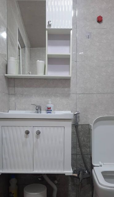 Uzunmüddətli kirayə mənzillər: Biləcəri qəsəbəsi, Demiryolu poliklinikası, Ṣəfa ocagi klinikasinin — 11