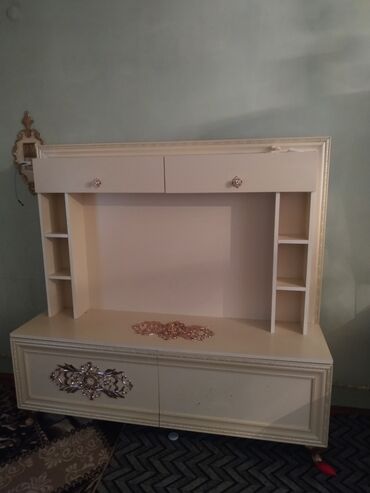 Uzunmüddətli kirayə evlər: Ev Texnikoma 15 metir yaxınlığındadır, Tələbə qızlara verilir, köhnə — 9