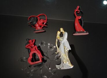 фарфоровые статуэтки новодел: Набор декоративных фигурок, идеально подходящих для украшения