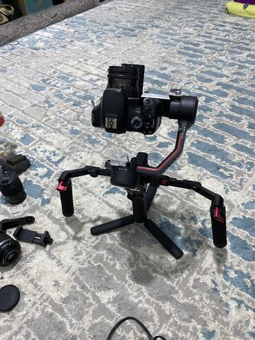 световое оборудование: Стабилизатор камеры DJI Ronin RS 3 combo с тремя осями обеспечивает
