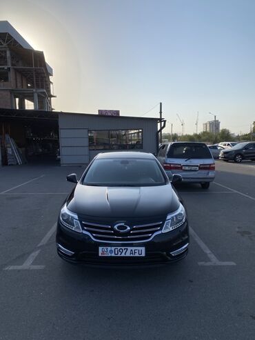 Башкалар: Автомобиль Samsung SM5 седан черного цвета. Модель оснащена фарами со