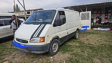 Коммерческий транспорт: Ford Transit грузовой фургон - Белый цельнометаллический кузов, две — 1