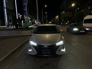 Toyota: Toyota Prius: 2017 г., 1.8 л, Вариатор, Гибрид, Хэтчбэк