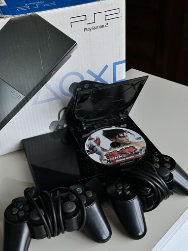 PS2 & PS1 (Sony PlayStation 2 & 1): Б/у PS2, в комплекте два джойстика и игра