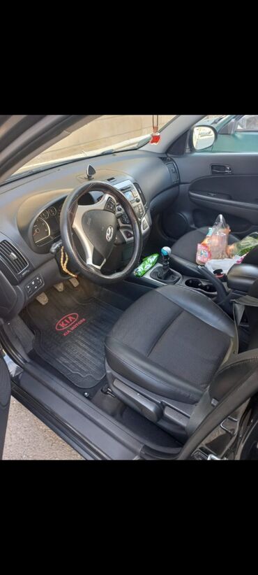 Hyundai: Hyundai i30 CW (universał) avtomobil - Kuzov: universal, qara rəng — 5