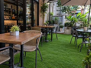 Искусственный газон для кафе, ресторанов, террас и летних площадок 🌿 at lalafo.kg Искусственный газон для кафе, ресторанов, террас и летних площадок 🌿
