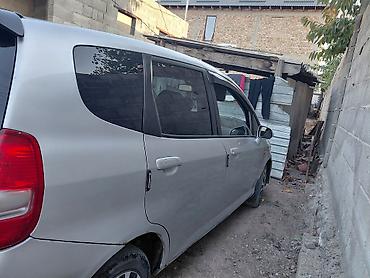 Honda: Honda Fit: 2002 г., 1.4 л, Механика, Бензин, Хэтчбэк — 7