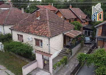 Houses for sale: NA PRODAJU! Useljive dve kuće na korak od centra Uba! Ukupna — 4