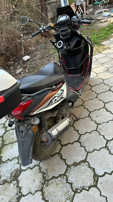 Скутеры: Тип скутера 125 куб. см, Бензин — 2