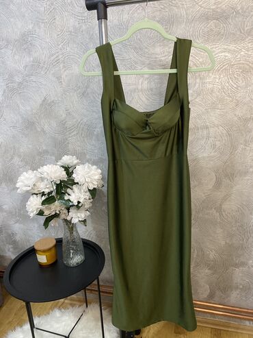 modeli haljina za punije: M (EU 38), L (EU 40), XL (EU 42), color - Khaki, Evening, With the straps