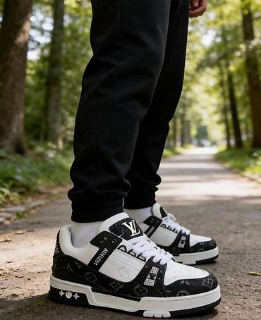 Patike: LV
 od 36 do 46 
7500 din — 6