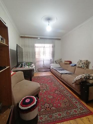güneşli: Y. Günəşli qəs. 4 otaqlı Leninqrad layihə,hündür 1ci mərtəbədə işıqlı — 5