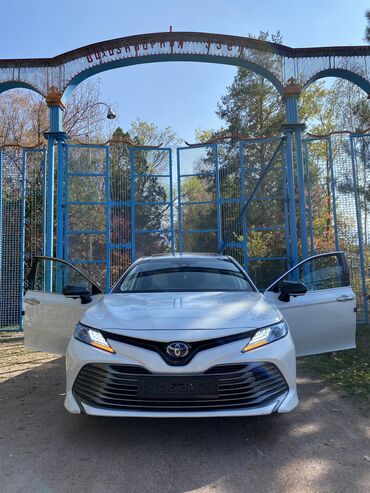 Toyota: Toyota Camry: 2019 г., 2.5 л, Вариатор, Гибрид, Седан