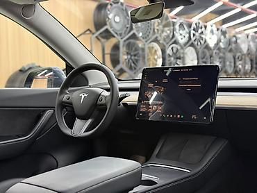 подлокотник на гольф: Tesla Model Y: 2021 г., Электромобиль, Кроссовер — 7