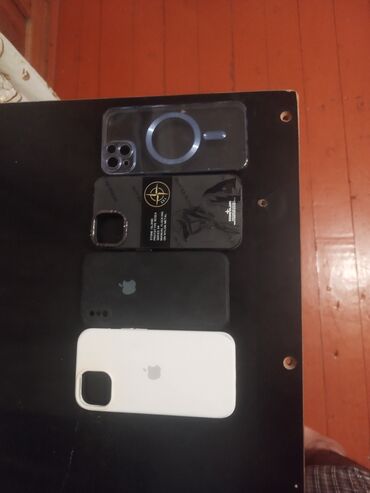 louis vuitton telefon: Bu, müxtəlif modellər üçün nəzərdə tutulmuş dörd ədəd iPhone telefon
