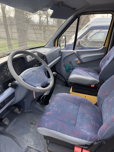 Легкий грузовой транспорт: Легкий грузовик, Б/у — 6