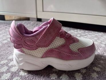 Sneakers: Size - 24