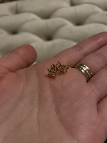 tek qaş: Qızılı rəngli miniatür sırğa cütü - Model: balaca kəpənək formalı