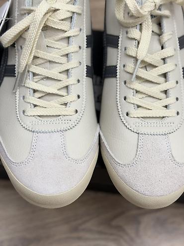 асикс тайгеры: Кроссовки Onitsuka Tiger в ретро-стиле. Светлая модель с классическим — 2
