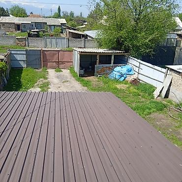 Продажа коттеджей и домов: 7 комнат Продаётся двухэтажный кирпичный дом с участком. Основные — 4