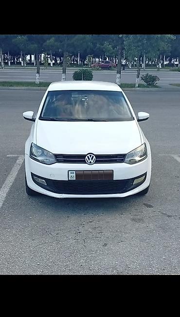 opel ehtiyat hisseleri: Volkswagen Polo, ağ rəng, 5 qapılı hetçbek. Mühərrik və ötürmə: - — 1