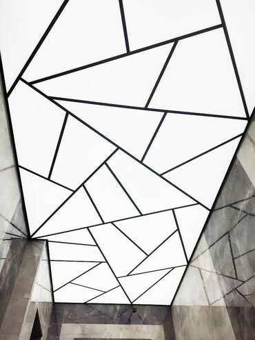 обшивку для потолка: LED işıqlı gərgin tavan – geometrik dizayn - Müasir interyerlər üçün