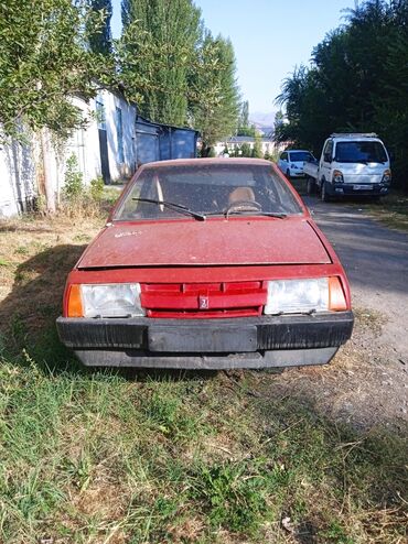 купить багажник на крышу автомобиля бу: Красный хэтчбек Лада Самара, модель без колес, предназначенный для