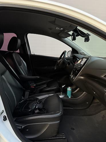 ежемесячно: Chevrolet Spark: 2019 г., 1 л, Автомат, Бензин, Хэтчбэк — 9