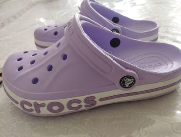 обувь белая: CROCS! Продаю Кроксы. Вьетнамский оригинал, в порядок идёт 4 шт