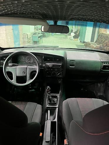 Volkswagen: Volkswagen Passat: 1993 г., 2 л, Механика, Бензин, Седан — 8