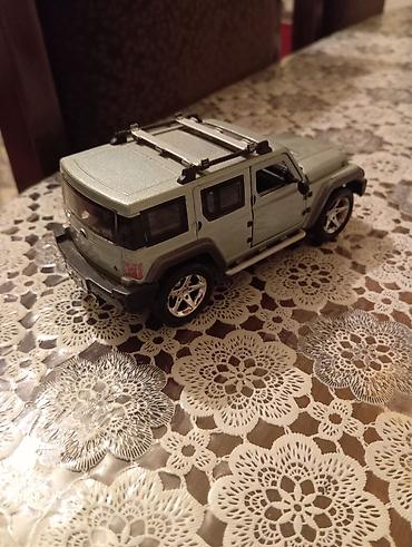 jeep wj: Metaldan hazırlanmış ofroud üslubunda miniatür SUV maşın modeli — 2