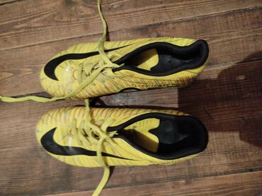 kisi ucun botlar: Məhsul: Futbol ayaqqabısı (turf) Model detalları: CR7 seriyası, Nike