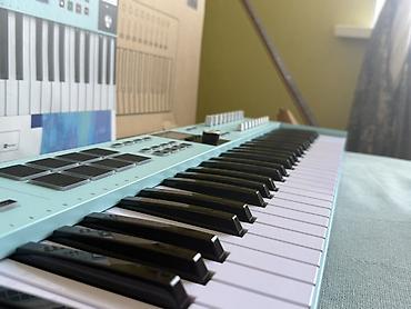 Синтезаторы: Arturia KeyLab Essential 61 mk3 Aquamarine — лучший универсальный — 3