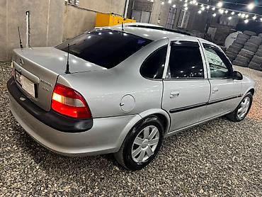 opel astra 1998: Opel Astra: 1.8 l | 1998 il 200000 km Sedan — 3
