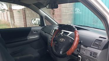 Toyota Voxy: 2004 г., 2 л, Автомат, Бензин, Минивэн — 8