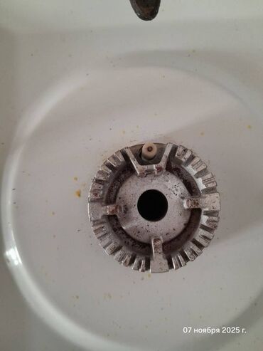 Plitələr və bişirmə panelləri: Qaz sobasi yaxsi veziyyetdedir. Cemi 2 ay istifade olunub. Saxlamağa — 4