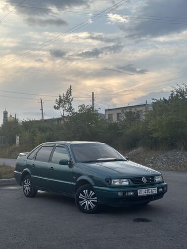 новая нива: Volkswagen Passat: 1995 г., 1.8 л, Механика, Газ, Седан