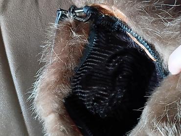 Modni rančevi: Plišana torbica sa krznom – polumesec/banana model - Materijal — 10