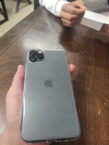 Apple iPhone: IPhone 11 Pro Max, Б/у, 256 ГБ, Зарядное устройство, Защитное стекло, Чехол, 85 %